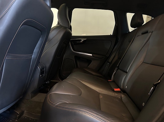 Volvo XC60 15 of 19
