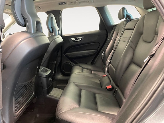 Volvo XC60 12 of 25