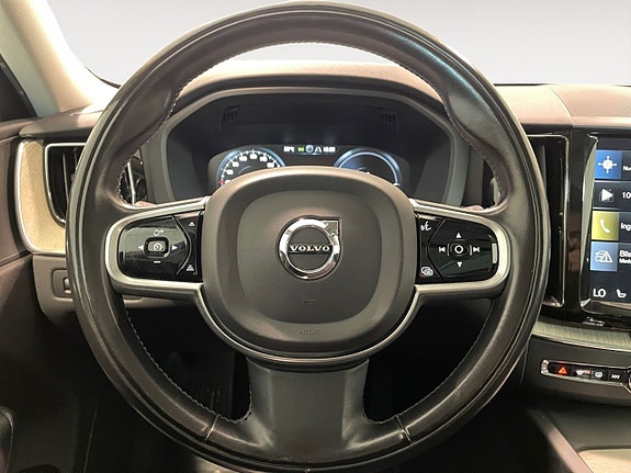 Volvo XC60 14 of 25