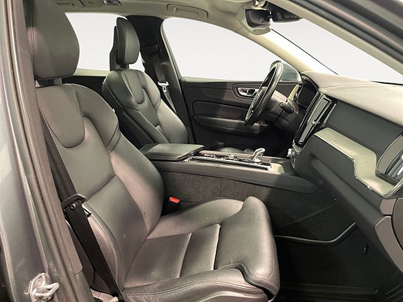 Volvo XC60 11 of 25