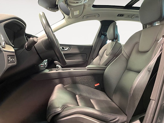 Volvo XC60 10 of 25