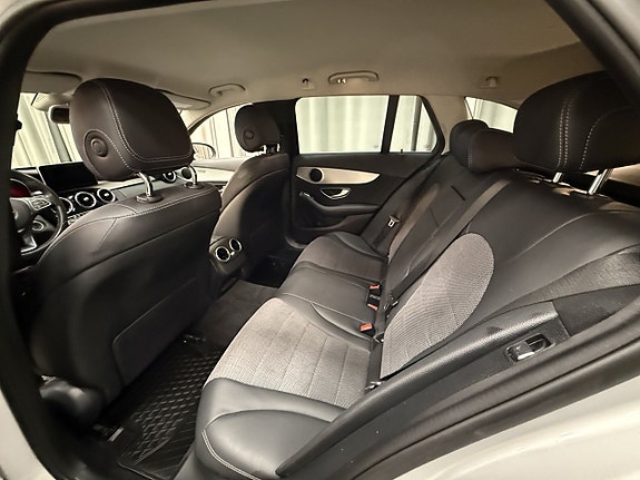 Mercedes-Benz C180 9 of 14