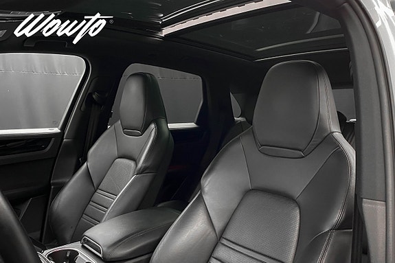 Porsche Cayenne 13 of 23