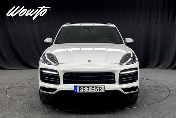 Porsche Cayenne 2 of 23