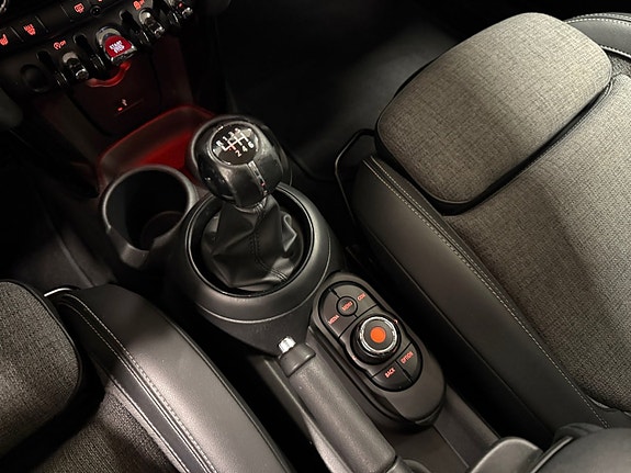 MINI Cooper 13 of 17