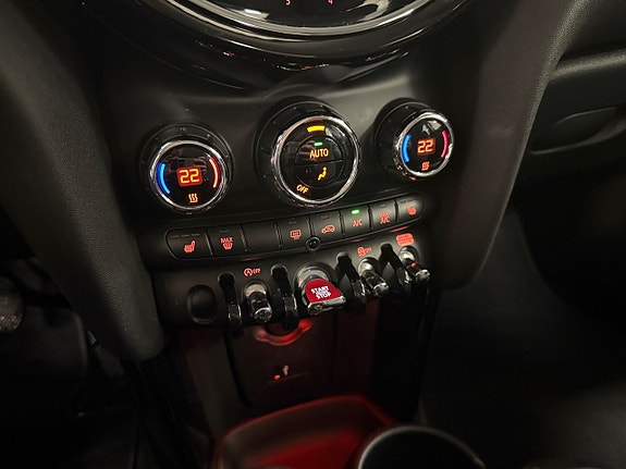 MINI Cooper 14 of 17