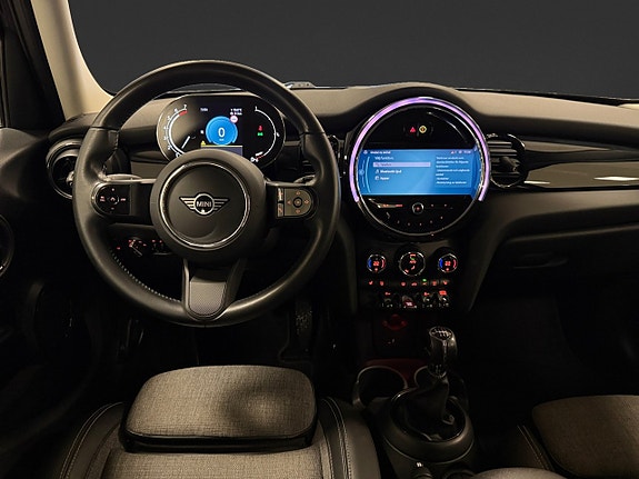 MINI Cooper 12 of 17