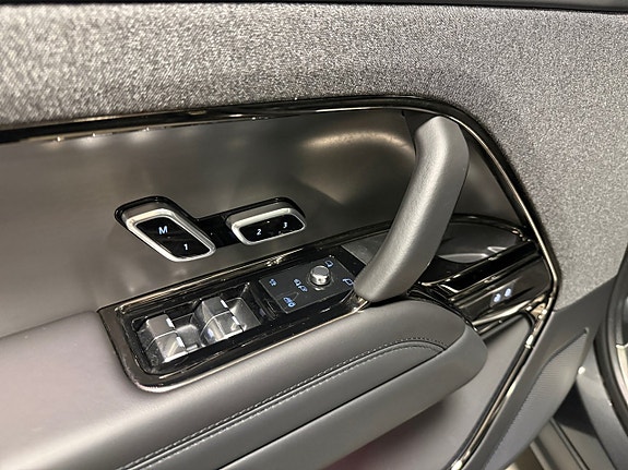 Land Rover Range Rover Sport 10 of 20