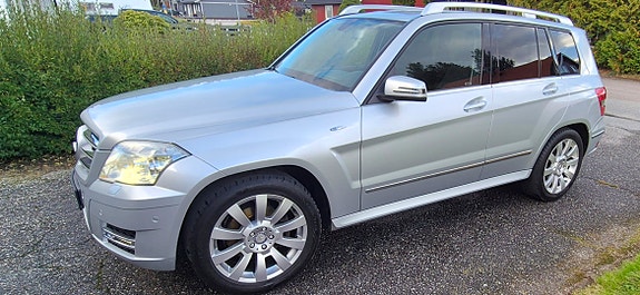 Mercedes-Benz GLK220 2 of 12