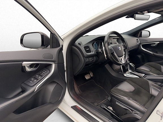 Volvo V40 11 of 30