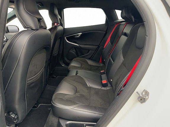 Volvo V40 26 of 30