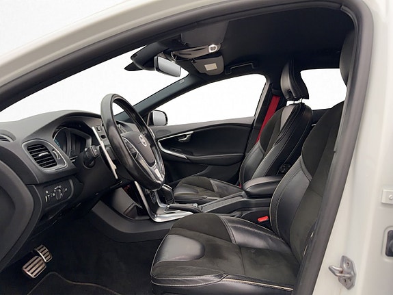 Volvo V40 12 of 30