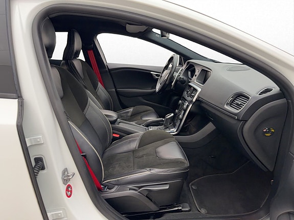 Volvo V40 24 of 30