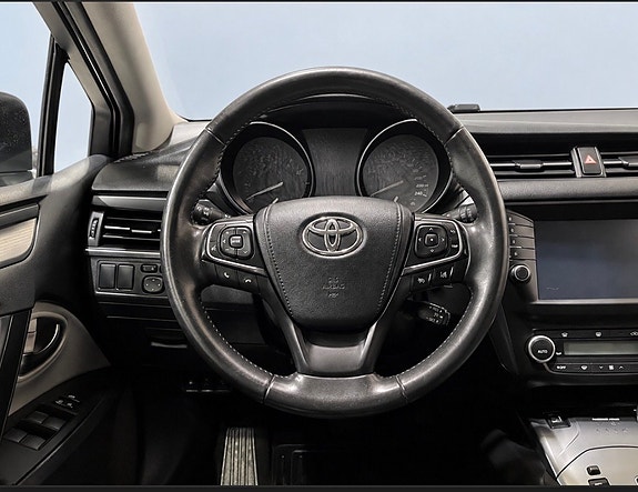Toyota Avensis 13 of 18
