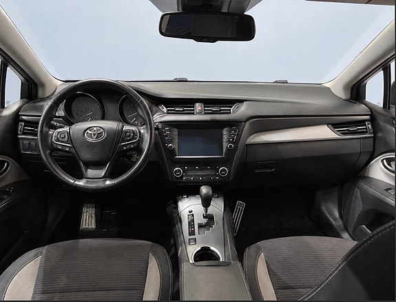 Toyota Avensis 12 of 18