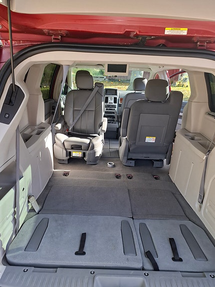 Chrysler Town & Country 11 of 26