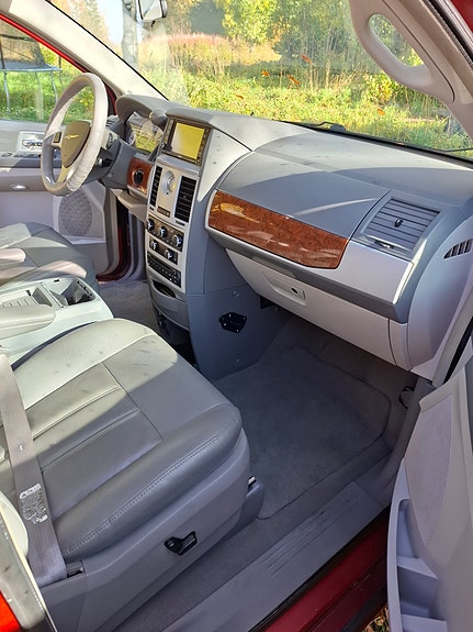Chrysler Town & Country 26 of 26