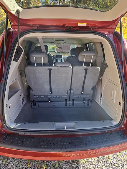 Chrysler Town & Country 9 of 26