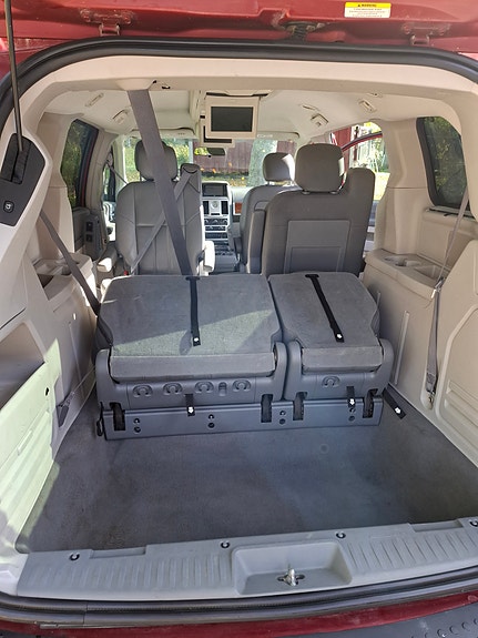 Chrysler Town & Country 12 of 26