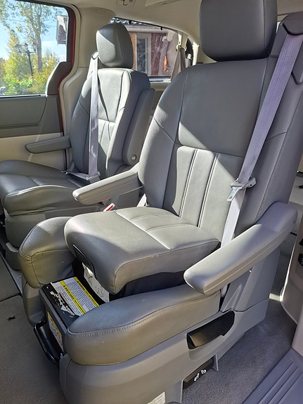 Chrysler Town & Country 18 of 26