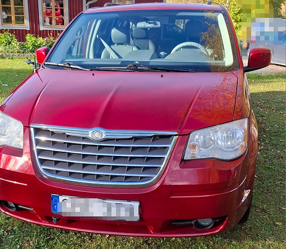 Chrysler Town & Country 2 of 26
