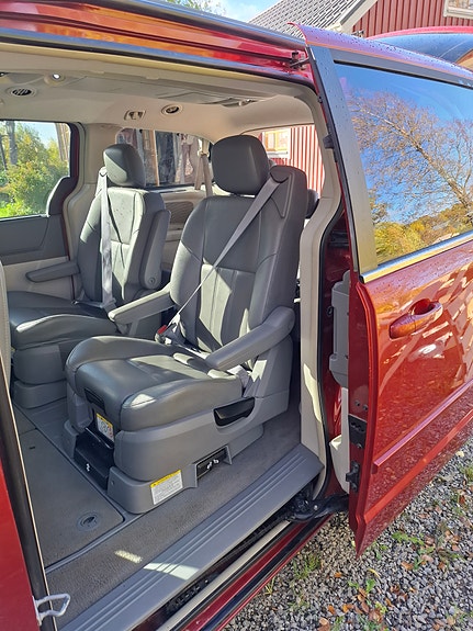 Chrysler Town & Country 15 of 26