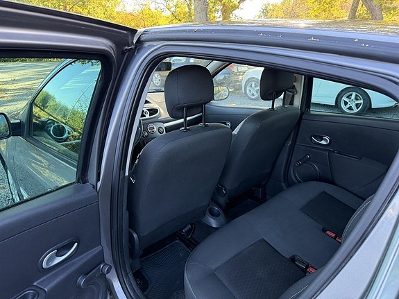 Renault Clio 15 of 17