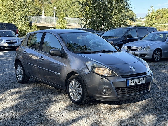 Renault Clio 2 of 17