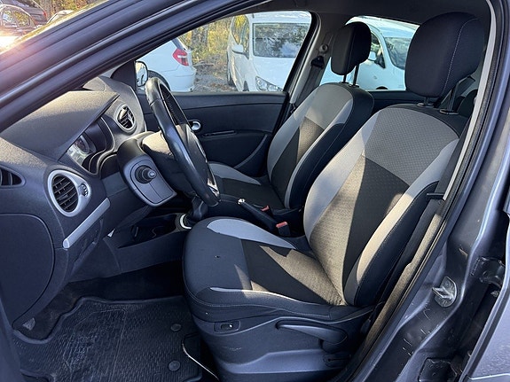 Renault Clio 10 of 17
