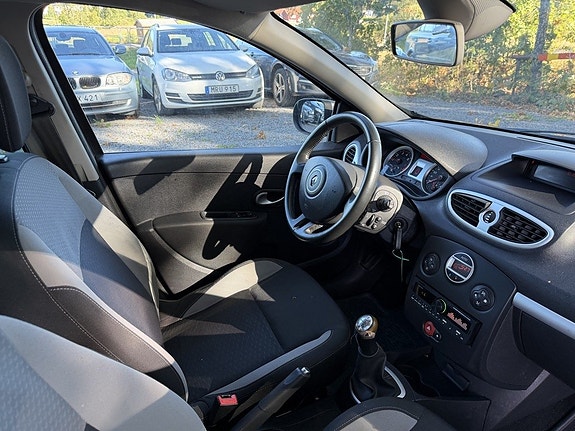 Renault Clio 13 of 17