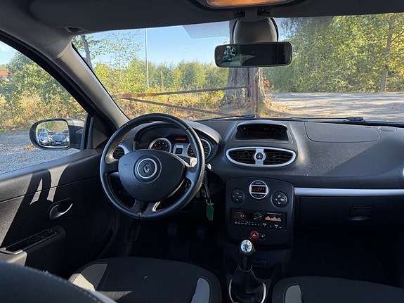 Renault Clio 9 of 17