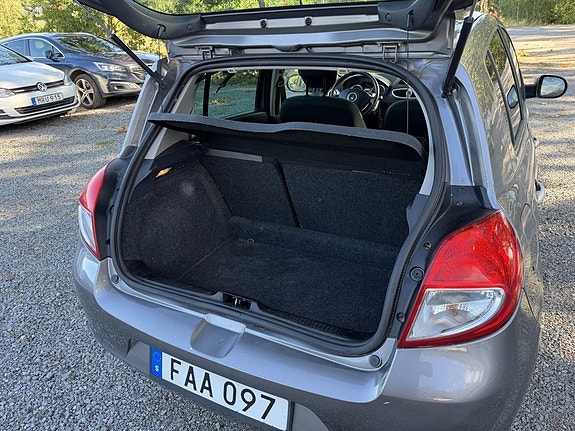 Renault Clio 17 of 17