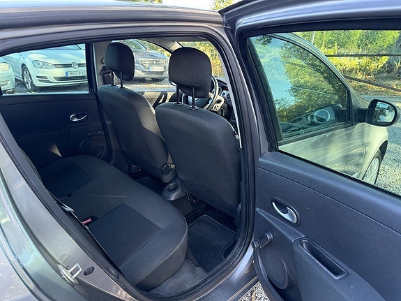 Renault Clio 16 of 17