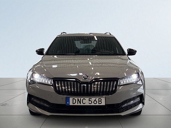 Skoda Superb 2 of 27