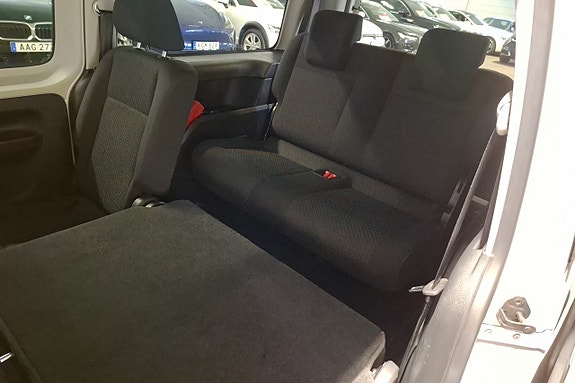 Volkswagen Caddy Maxi 14 of 16
