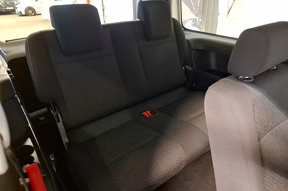 Volkswagen Caddy Maxi 15 of 16