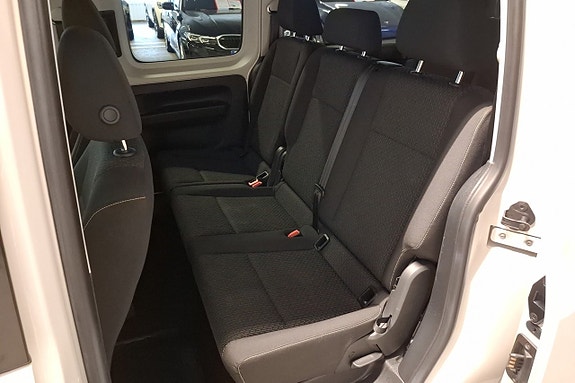 Volkswagen Caddy Maxi 12 of 16