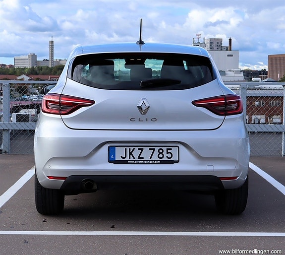 Renault Clio 17 of 18