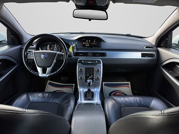 Volvo V70 13 of 28