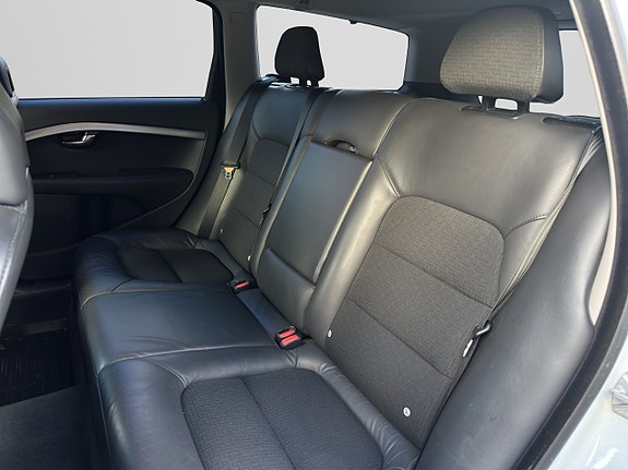 Volvo V70 25 of 28