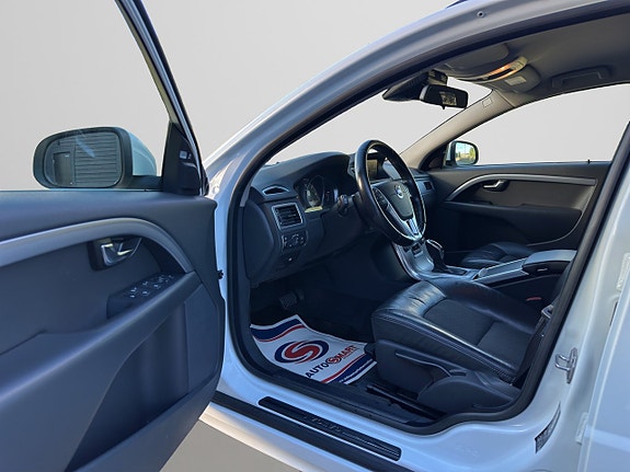 Volvo V70 7 of 28