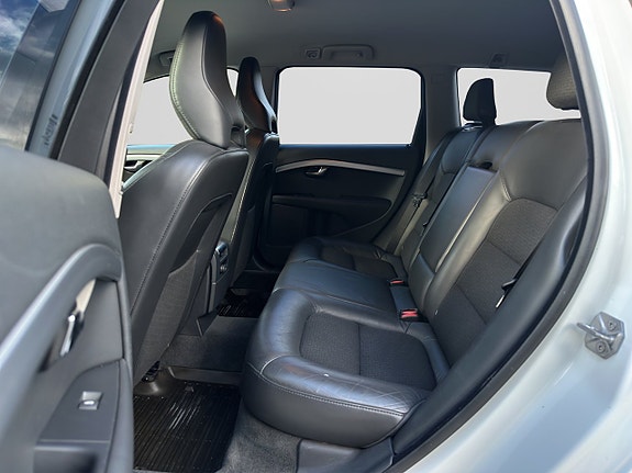 Volvo V70 24 of 28