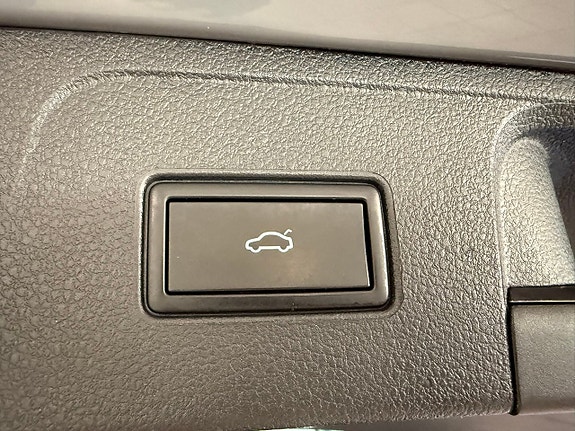 Volkswagen Passat 13 of 15