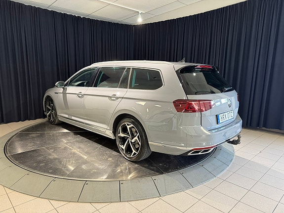 Volkswagen Passat 4 of 15