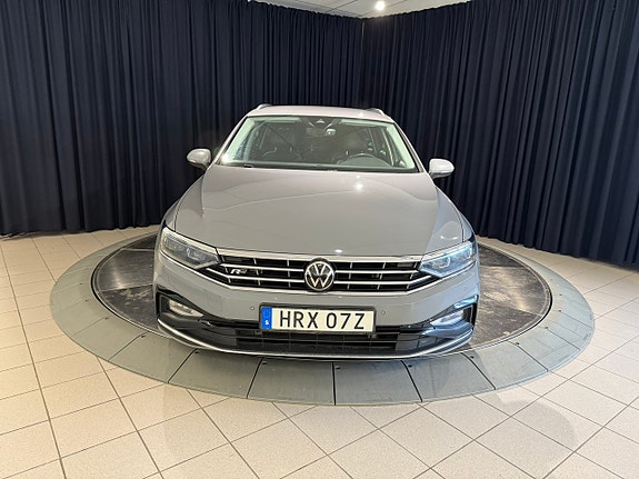 Volkswagen Passat 2 of 15