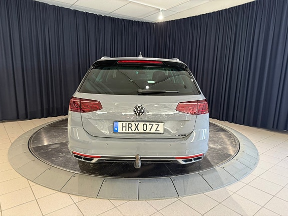 Volkswagen Passat 5 of 15