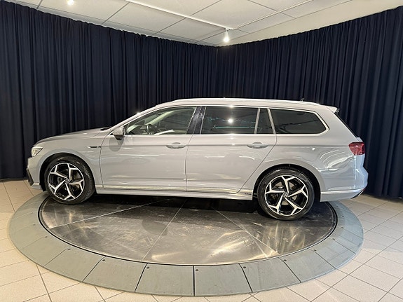 Volkswagen Passat 3 of 15