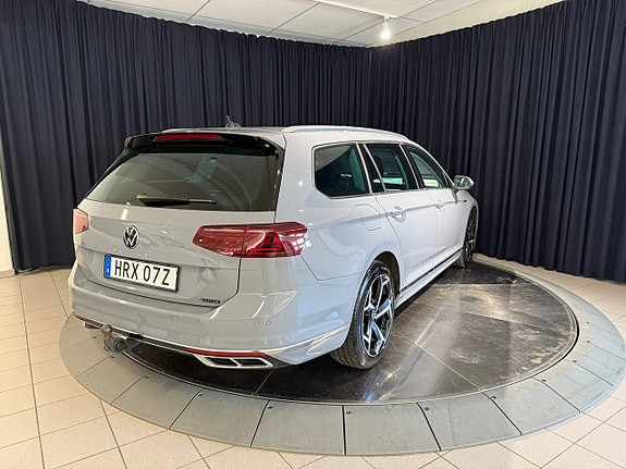Volkswagen Passat 6 of 15