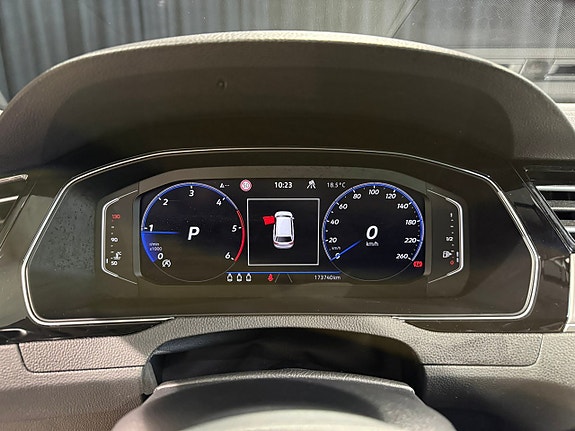 Volkswagen Passat 14 of 15