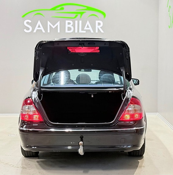 Mercedes-Benz E200 17 of 18
